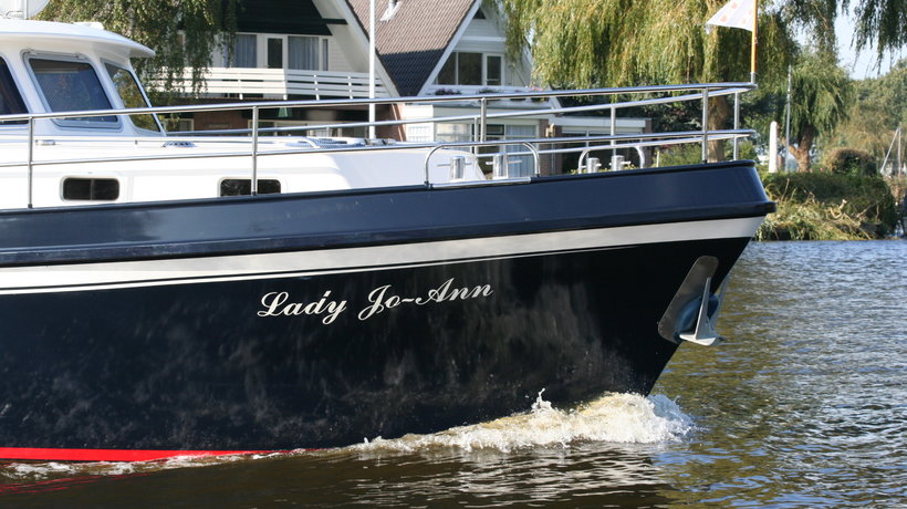 Motorboot Jo-Ann mit vier festen Schlafplätzen