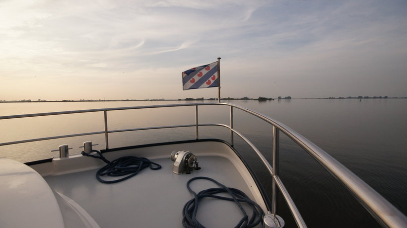 Mieten Sie ein Motorboot und fahren Sie auf dem IJsselmeer